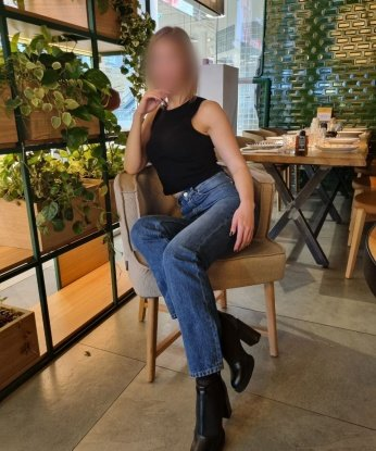 У меня ты найдешь островок настоящего наслаждения и удовольствия. Я готова подарить тебе незабываемый эротический опыт и воплотить в жизнь все твои фантазии. У меня есть отличные отзывы от довольных клиентов, которые говорят обо мне только хорошее. Я живу в Москве и готова встретиться с тобой в любое удобное для нас время. У меня много фото, чтобы ты мог оценить мою красоту. Твои желания - моя главная цель. 💋 3021, 30 лет